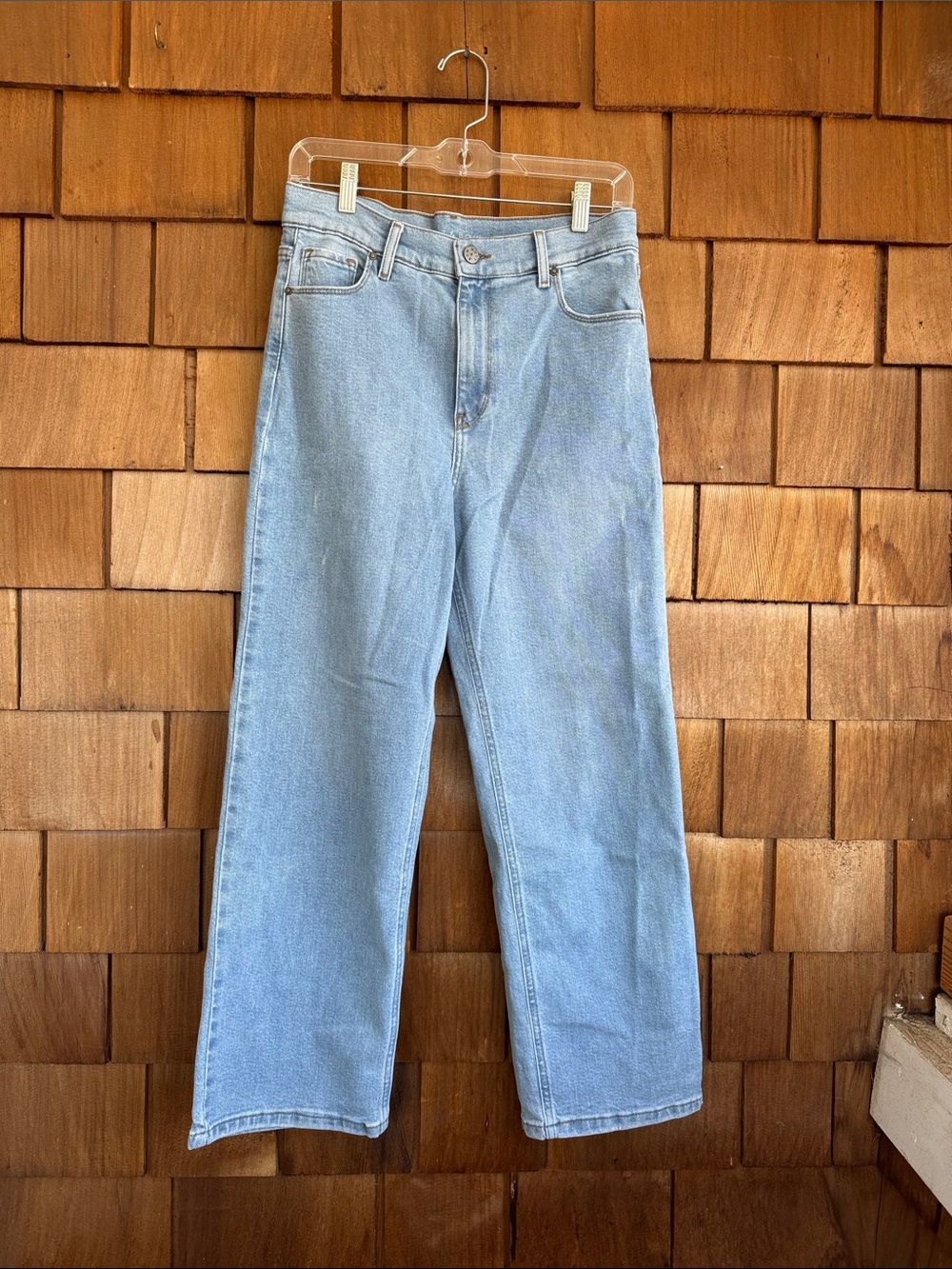 Relaxed Women’s Jeans in Light Blue Wash